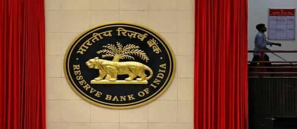 RBI rebuts social media rumours on closure of 9 banks